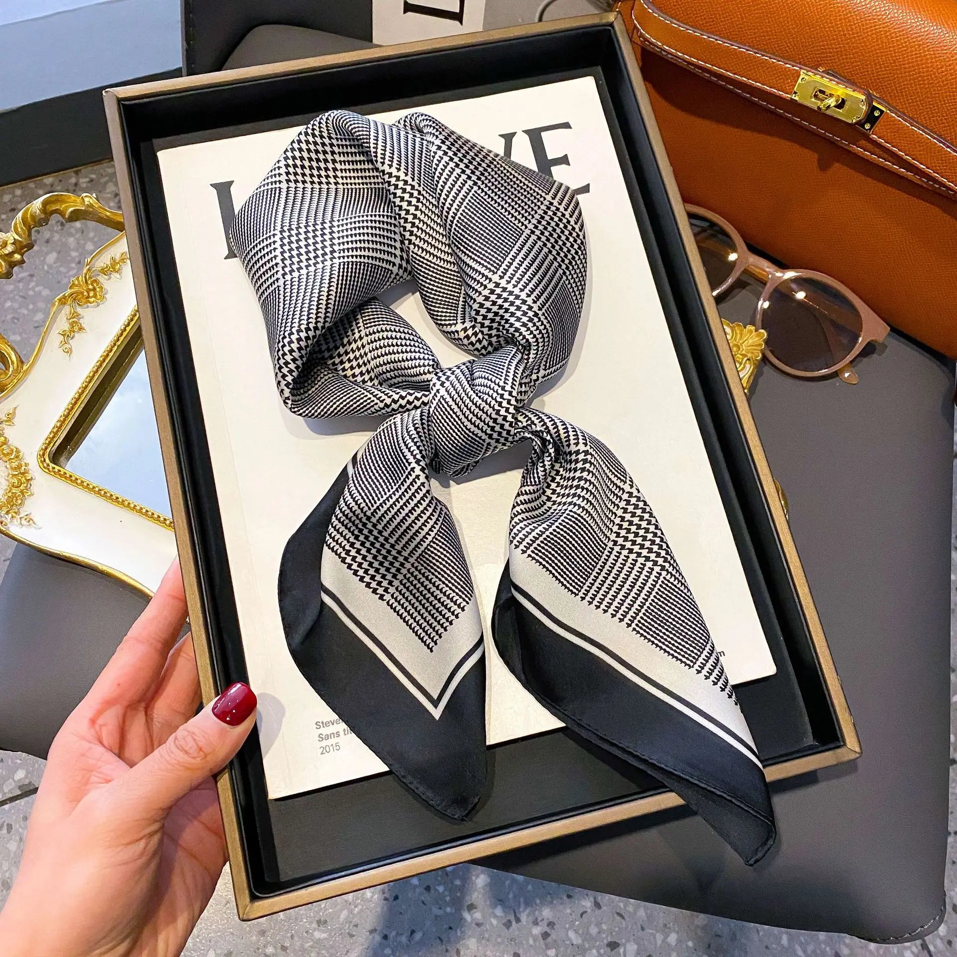 The Manhattan Scarf