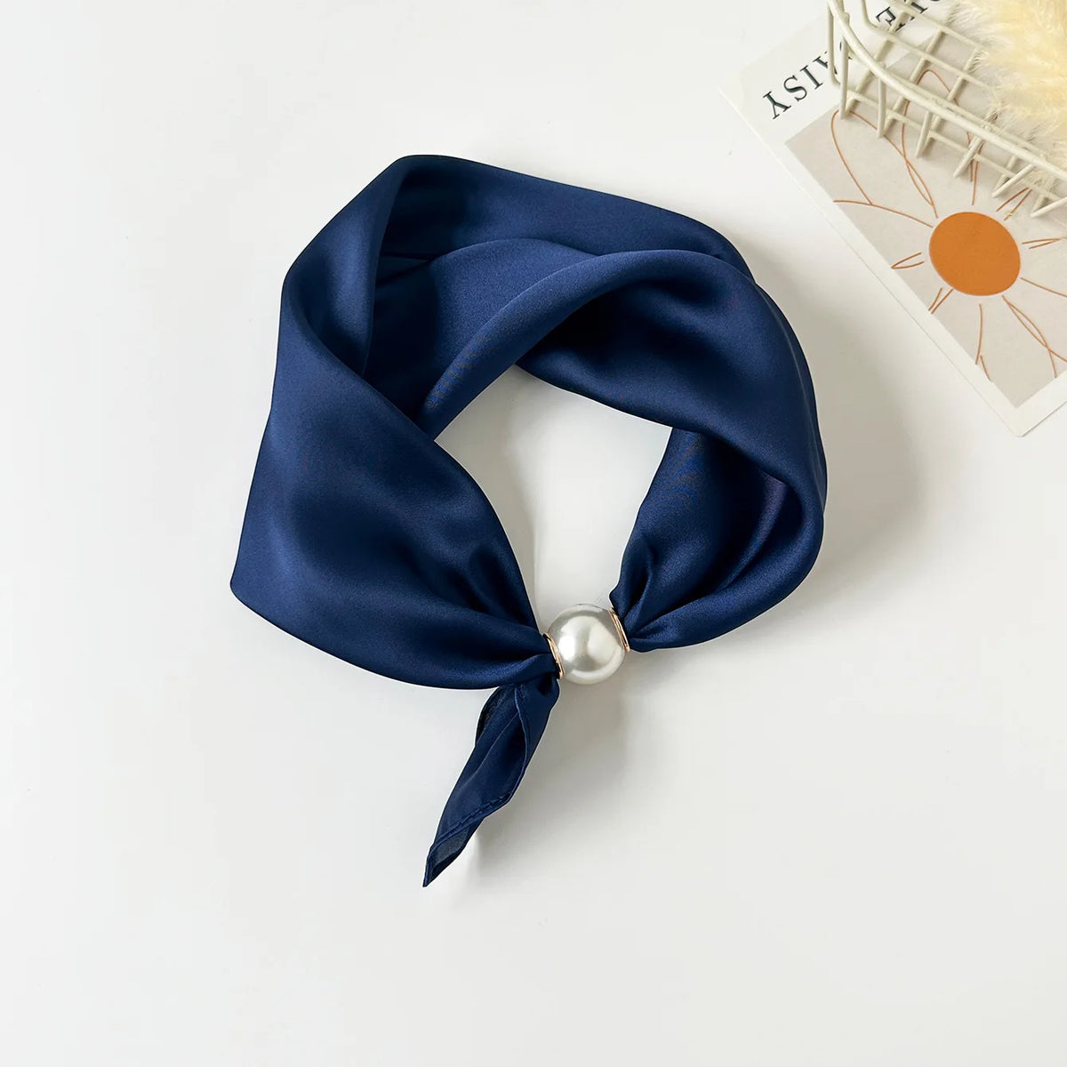 Scarf Chain Silk Lazy Magnetic Pendant Collarbone Thin Pearl Neck Scarf Buckle Headband Ribbon Foulards Femme Luxury Brands