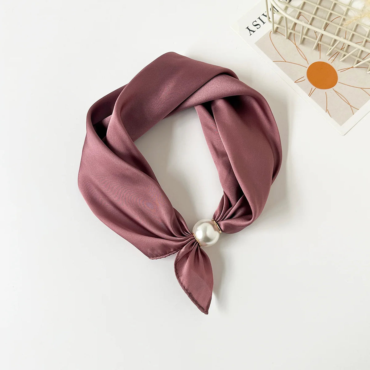 Scarf Chain Silk Lazy Magnetic Pendant Collarbone Thin Pearl Neck Scarf Buckle Headband Ribbon Foulards Femme Luxury Brands