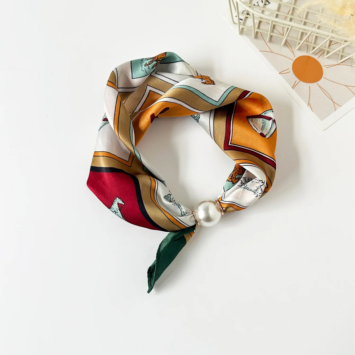 Scarf Chain Silk Lazy Magnetic Pendant Collarbone Thin Pearl Neck Scarf Buckle Headband Ribbon Foulards Femme Luxury Brands
